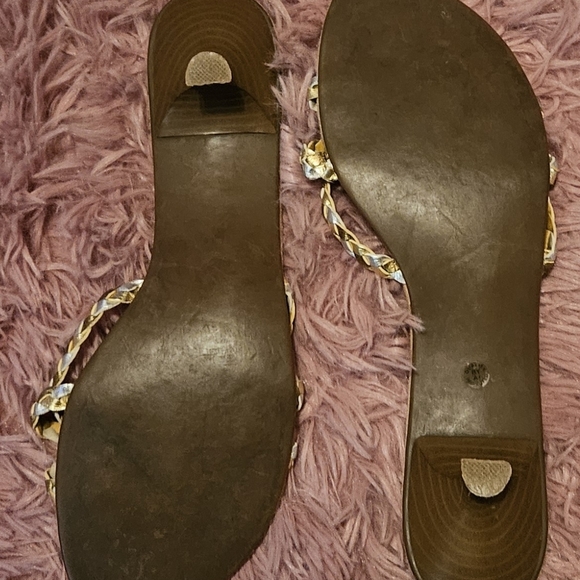 Elegant Beige Sandals with Braided Detail - Picture 2 of 3